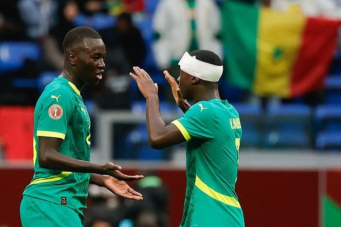 pape-gueye-kimdir-nereli-kac-yasinda-hangi-takimda-oynuyor-1767785473049.jpeg Pape Gueye hangi takımda oynuyor?