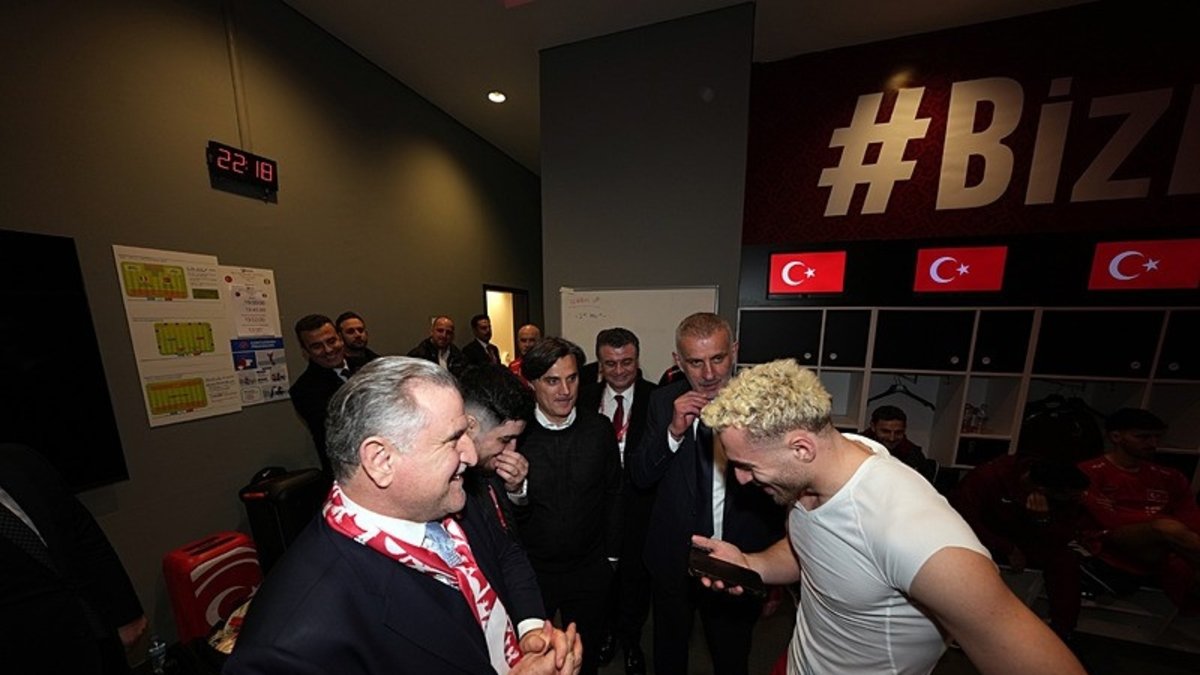 Başkan Erdoğan'dan A Milli Futbol Takımı'na tebrik telefonu