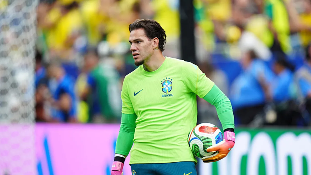 Fenerbahçe'de Ederson ayrılırsa alternatifi hazır! Sosyal medyadan sarı-lacivertlileri takibe aldı