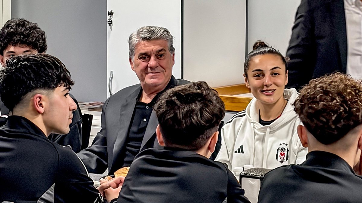 Beşiktaş Başkanı Serdal Adalı futbol akademi sporcularıyla iftarda bir araya geldi