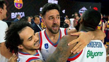 Anadolu Efes Vasilije Micic ve Shane Larkin ile yola devam ediyor!