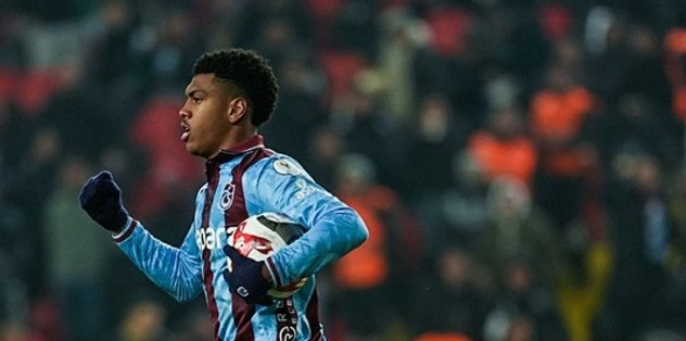 Augusto dikkat çekiyor