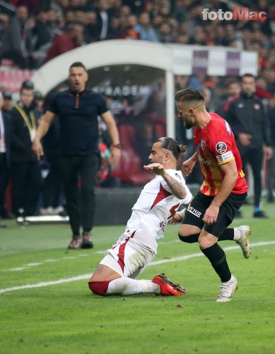 Galatasaray Başkan Vekili Erden Timur'dan sert açıklamalar! "Bu kurguyu yapanın başına yıkarız"