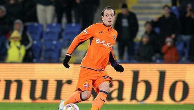 Mesut Özil futbolu bırakma kararı aldığını açıkladı!