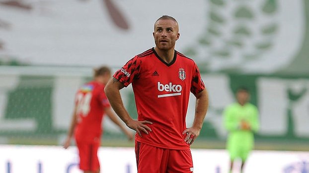 Beşiktaş'ta kanat sıkıntısı! Yalnızca Gökhan Töre kaldı #
