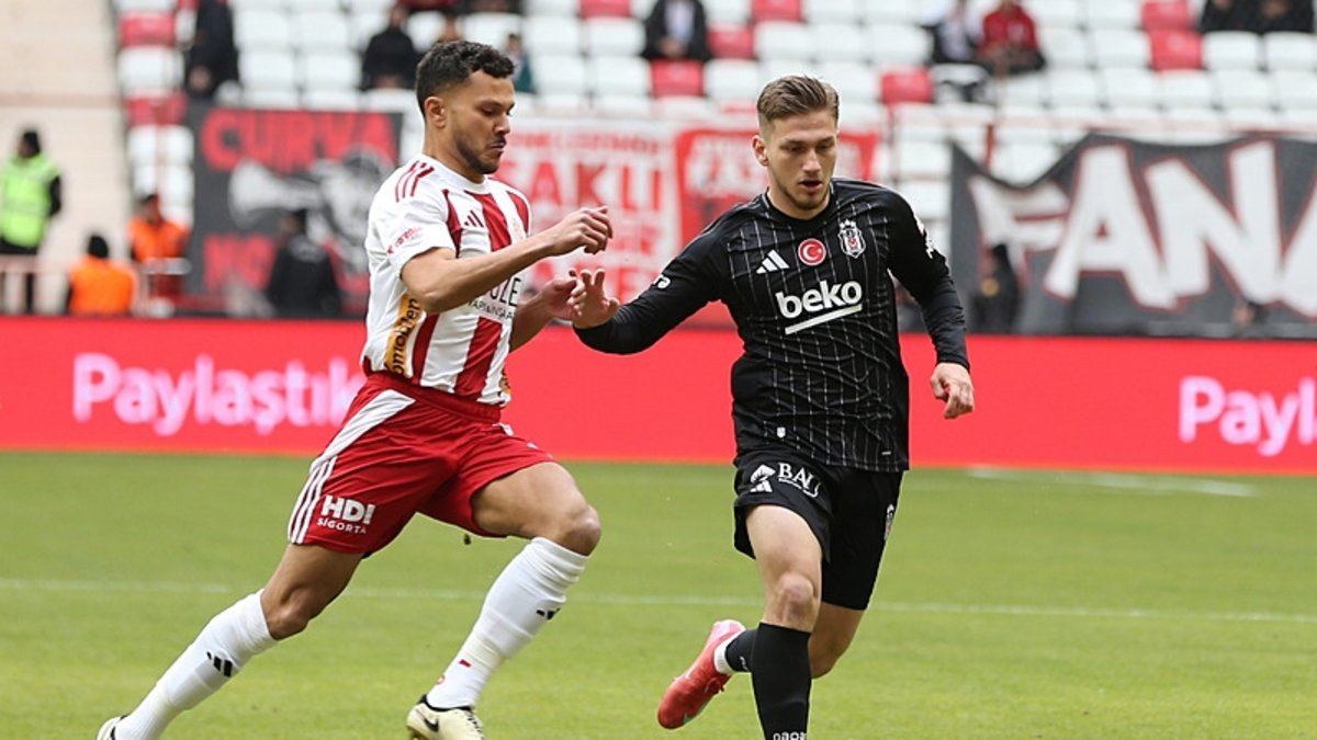 TRANSFER HABERLERİ | Semih Kılıçsoy'un Ada'daki talipleri 3 oldu! Yazın Beşiktaş'a teklif yağacak TRANSFER HABERLERİ | Semih Kılıçsoy'un Ada'daki talipleri 3 oldu! Yazın Beşiktaş'a teklif yağacak