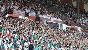 Tribünler doldu taştı