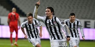 Beşiktaş keeps pace with top two