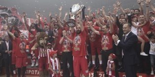 Olympiacos clinch Greek league victory