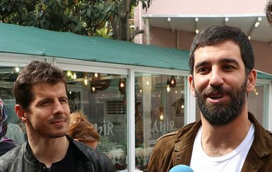 Arda Turan ve Emre Belözoğlu’ndan down sendromlu çocuklara jest