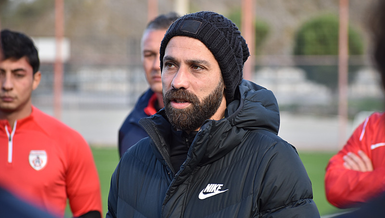 TFF 2. Lig ekibi Altınordu FK Teknik Direktör Olcay Şahan ile yolların ayrıldığını açıkladı