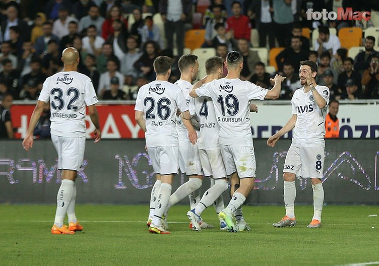 Fenerbahçe'de ayrılık rüzgarı! 8 isim belli oldu