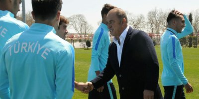 Terim ve Dürüst, genç millilerle buluştu