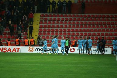 Trabzonsporlu Ekuban gözyaşlarını tutamadı