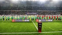 Yalnız bırakmadı