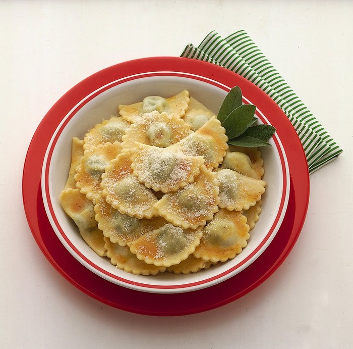 etli-ravioli-tarifi-evde-etli-ravioli-nasil-yapilir-etli-ravioli-tarifi-malzemeleri-ve-puf-noktalari-1700551112993.jpg