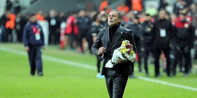 Maç sonrası duygusal anlar! Abdullah Avcı'nın gözleri doldu