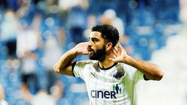 Umut Bozok masaya