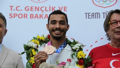 2020 Tokyo Olimpiyat Oyunları'nda bronz madalya kazanan Ferhat Arıcan'a İzmir'de coşkulu karşılama!