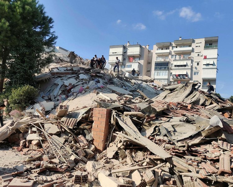 Son Dakika Izmir De 6 6 Buyuklugunde Deprem Istanbul Da Da Hissedildi Fotomac