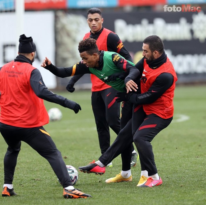 Son dakika Galatasaray transfer haberleri | Fatih Terim onay verdi Aslan ilk imzayı attırıyor