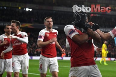 Arsenal’e turu getiren Aubameyang’ın ’maskeli’ sevinçleri....
