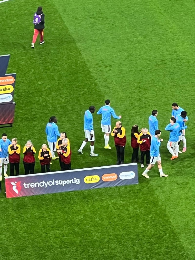 galatasaraylilar-yurdunun-sakinleri-seremoniye-cikti-1773508721863.jpg