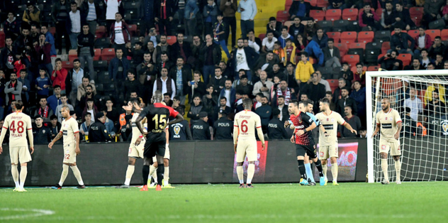 Yola 3-5-2 ile devam