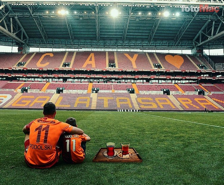Lukas Podolski Galatasaray'ı ziyaret etti! "Gelecek sene dahi iyi olacak"