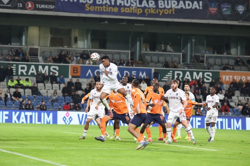 trabzonspor-basaksehir-maci-izle-saat-kacta-hangi-kanalda-1776589296584.jpg