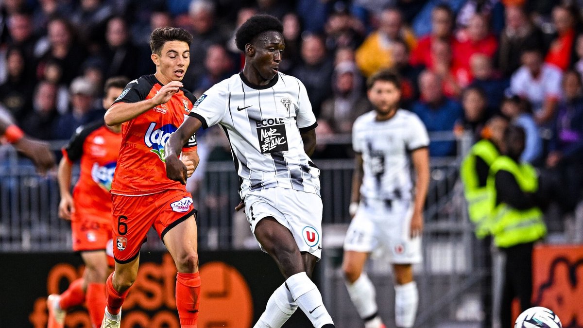 Fenerbahçe'nin yeni transferi Sidiki Cherif imza için geliyor!