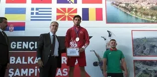 Güreşte Tuncay’dan gümüş madalya
