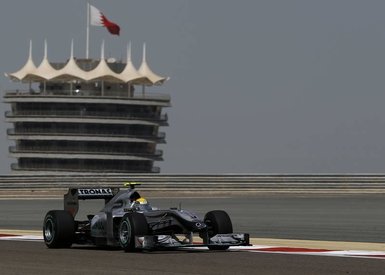 Bahreyn’de ilk cep Vettel’in