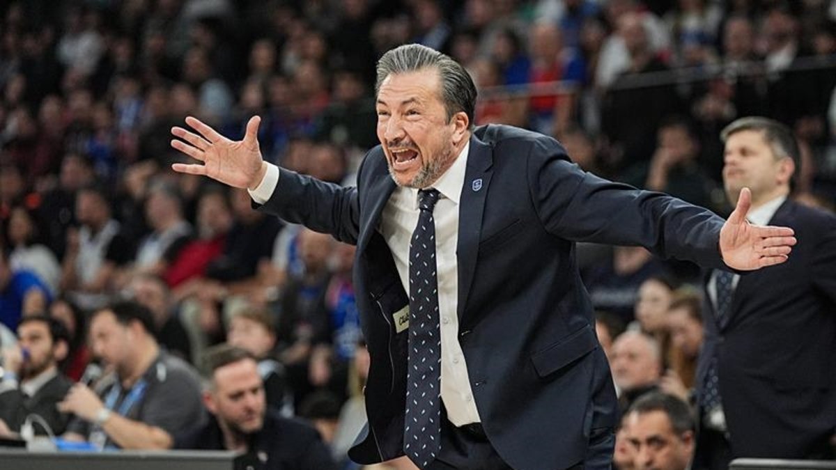 Anadolu Efes Başantrenörü Luca Banchi: İkinci yarıda savunmadan başlayıp hücumda iyi bir iş çıkardık Anadolu Efes Başantrenörü Luca Banchi: İkinci yarıda savunmadan başlayıp hücumda iyi bir iş çıkardık