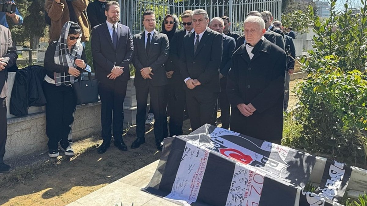 Baba Hakkı kabri başında anıldı Baba Hakkı kabri başında anıldı