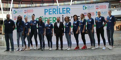 İzmit Belediyespor Kadın Basketbol Takımı oyuncularını tanıttı