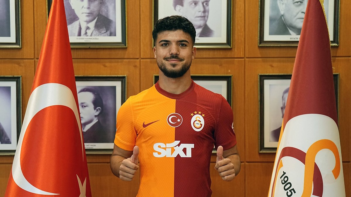 Galatasaray’da sürpriz transfer gelişmesi! Genç yıldız için iki Avrupa kulübü devrede Galatasaray’da sürpriz transfer gelişmesi! Genç yıldız için iki Avrupa kulübü devrede