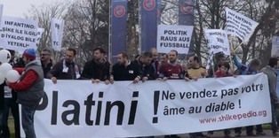 Trabzonsporlu taraftarlar UEFA'yı protesto etti