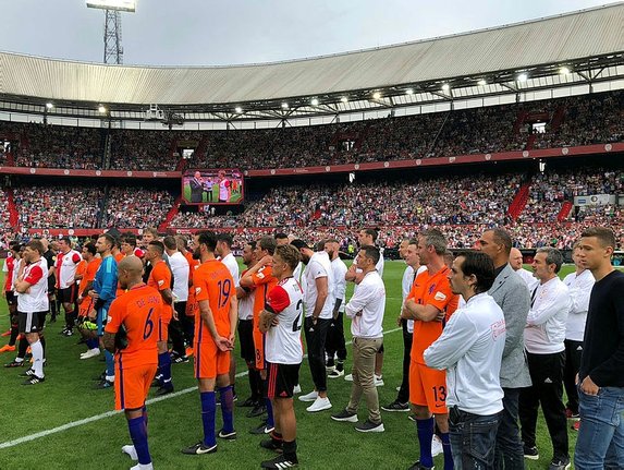Kuyt'ın jübile maçında Fenerbahçe, Galatasaray ve BeÅiktaÅlı yıldızlar sahaya çıktı