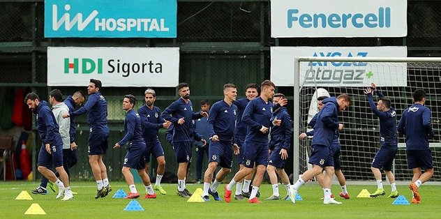 Fenerbahçe geçen sezonu mumla aratıyor