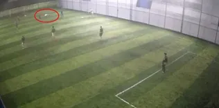 Halı sahada korkunç an! Yaşamını yitirdi