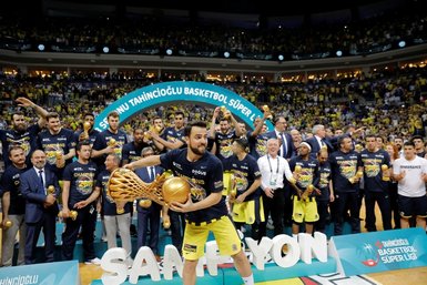 Fenerbahçe Doğuş kupasını aldı
