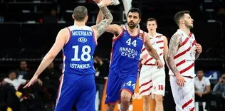 Anadolu Efes seride öne geçti