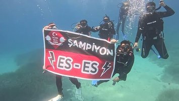 İzmir’de suyun altında kutlama