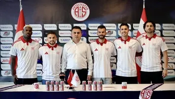 Antalya'da imza şov
