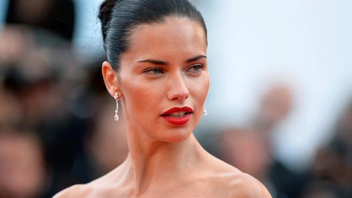 adriana-lima-kimdir-adriana-lima-nereli-kac-yasinda-evli-mi-kac-cocugu-var-adriana-lima-boyu-kilosu-burcu-1672390855007.jpeg