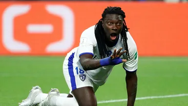 Al Hilal Gomis'in sözleşmesini 2 yıl uzattı