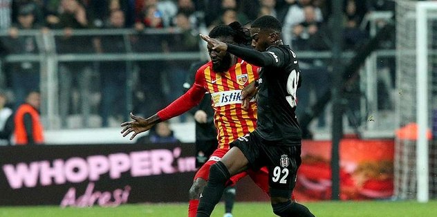 Adebayor’dan şok ayrılık!