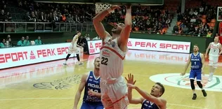 Banvit liderliğini korudu