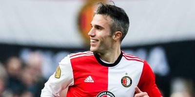 Van Persie attıkça atıyor!